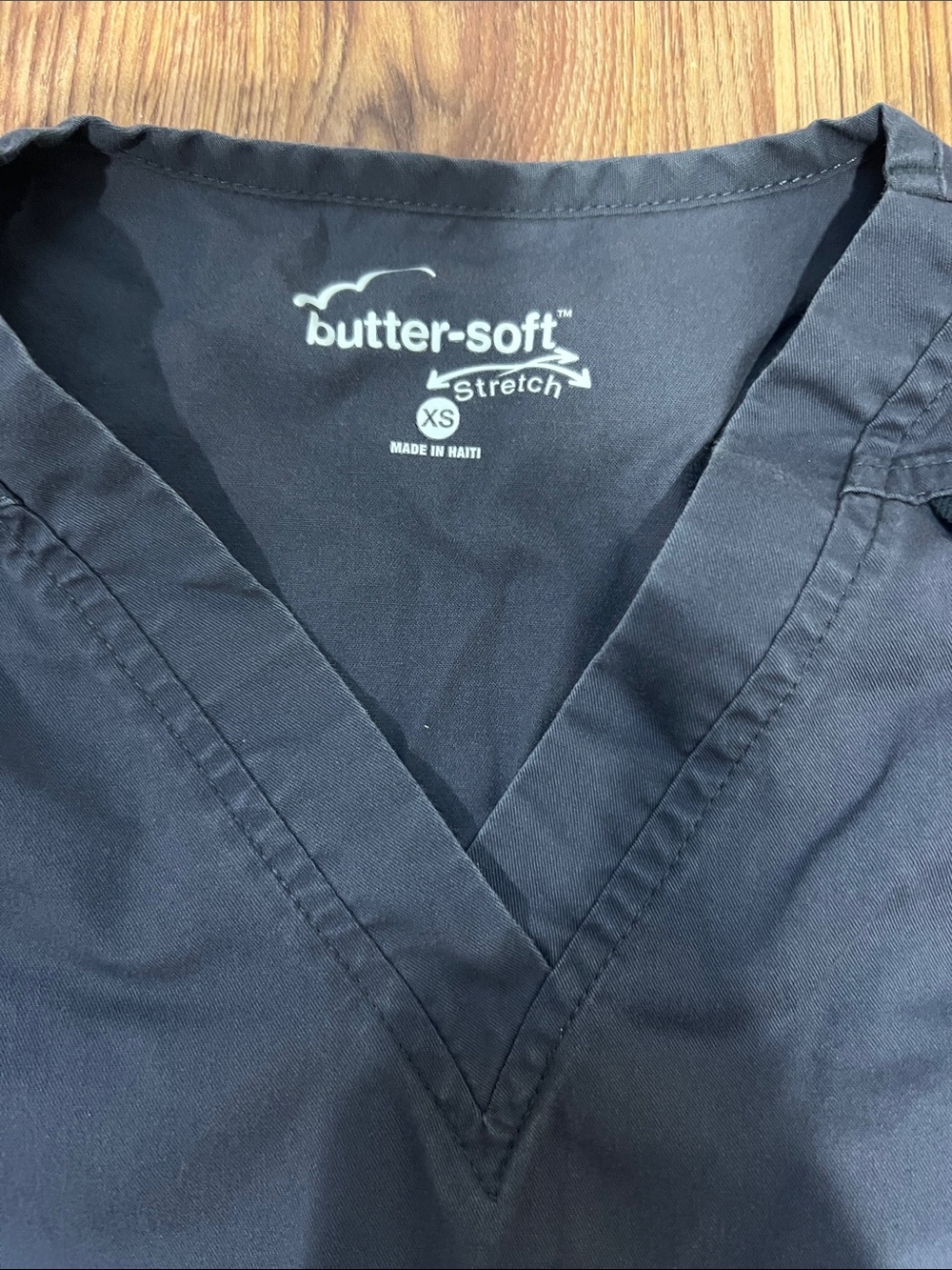 Butter soft Stretch V-neck Scrub Top bundle of 4 - Picture 2 of 3